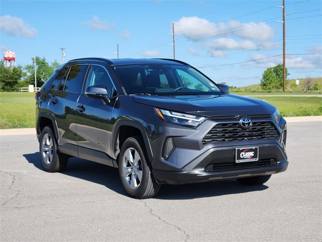 Used 2023 Toyota RAV4 XLE image 3