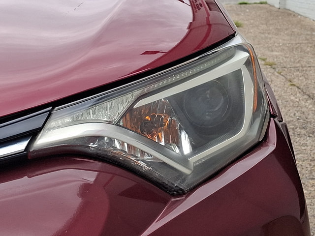 Used 2018 Toyota RAV4 XLE w/ Plus Extra Value Package AWD/4WD image 9