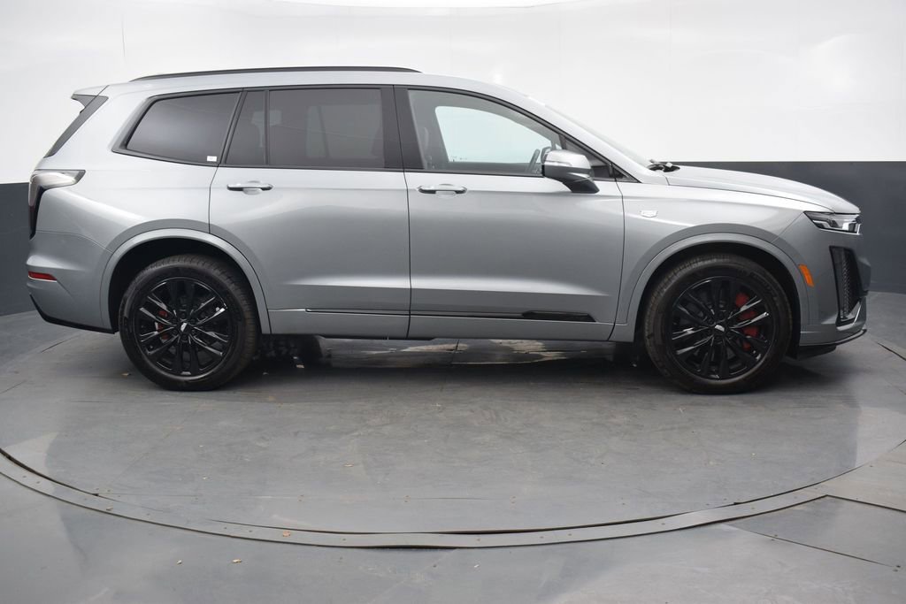 Used 2024 Cadillac XT6 Sport w/ LPO, ONYX Package image 7