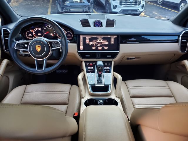 Used 2021 Porsche Cayenne AWD/4WD image 16