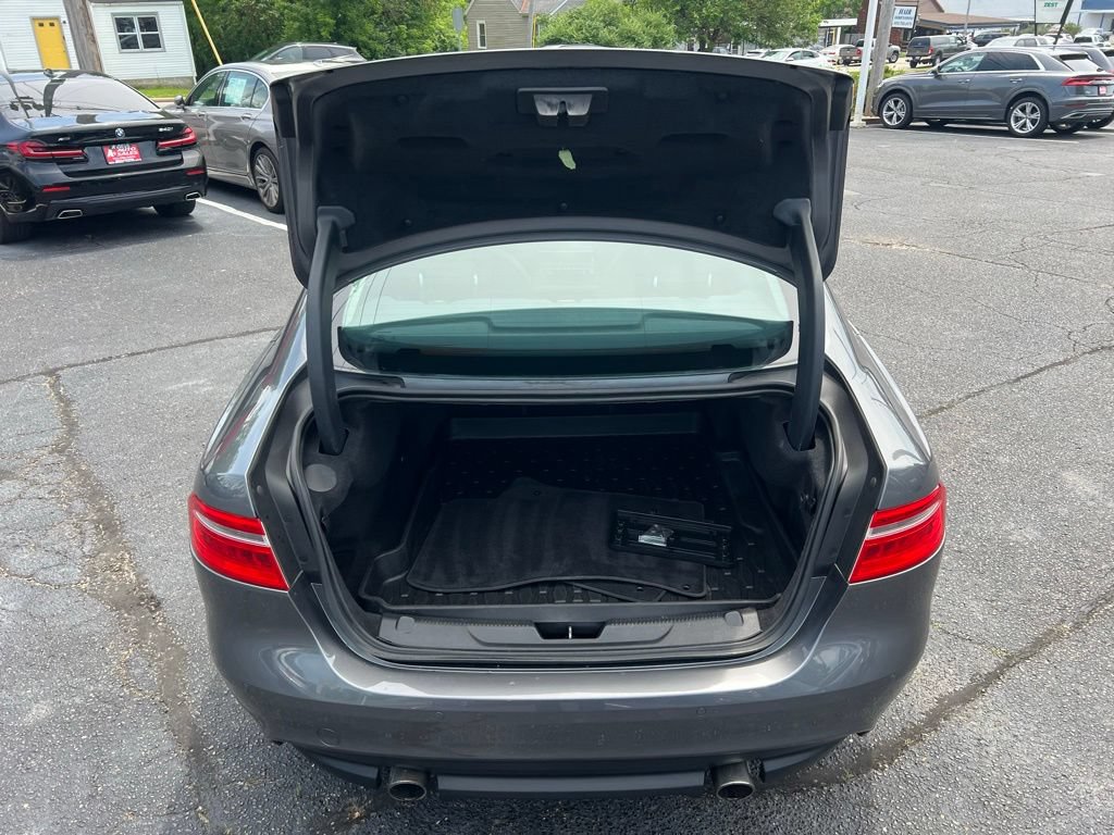 Used 2018 Jaguar XE Premium AWD/4WD image 26