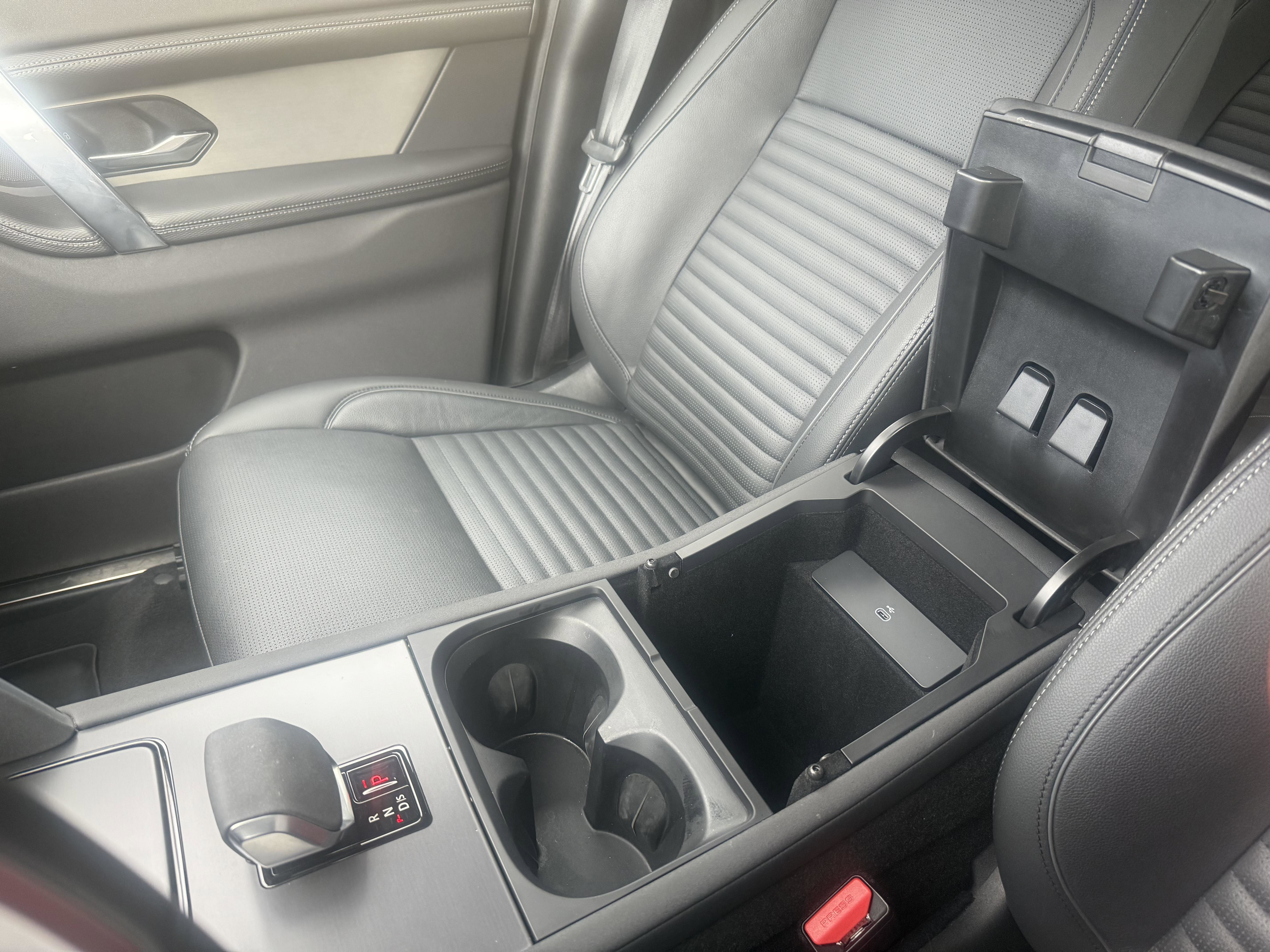 Used 2025 Land Rover Discovery Sport Dynamic SE image 29