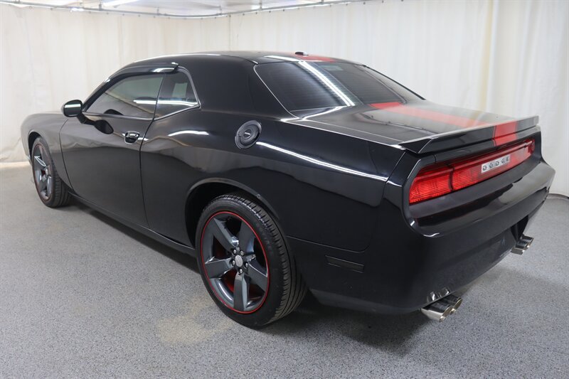 Used 2012 Dodge Challenger SXT RWD image 4