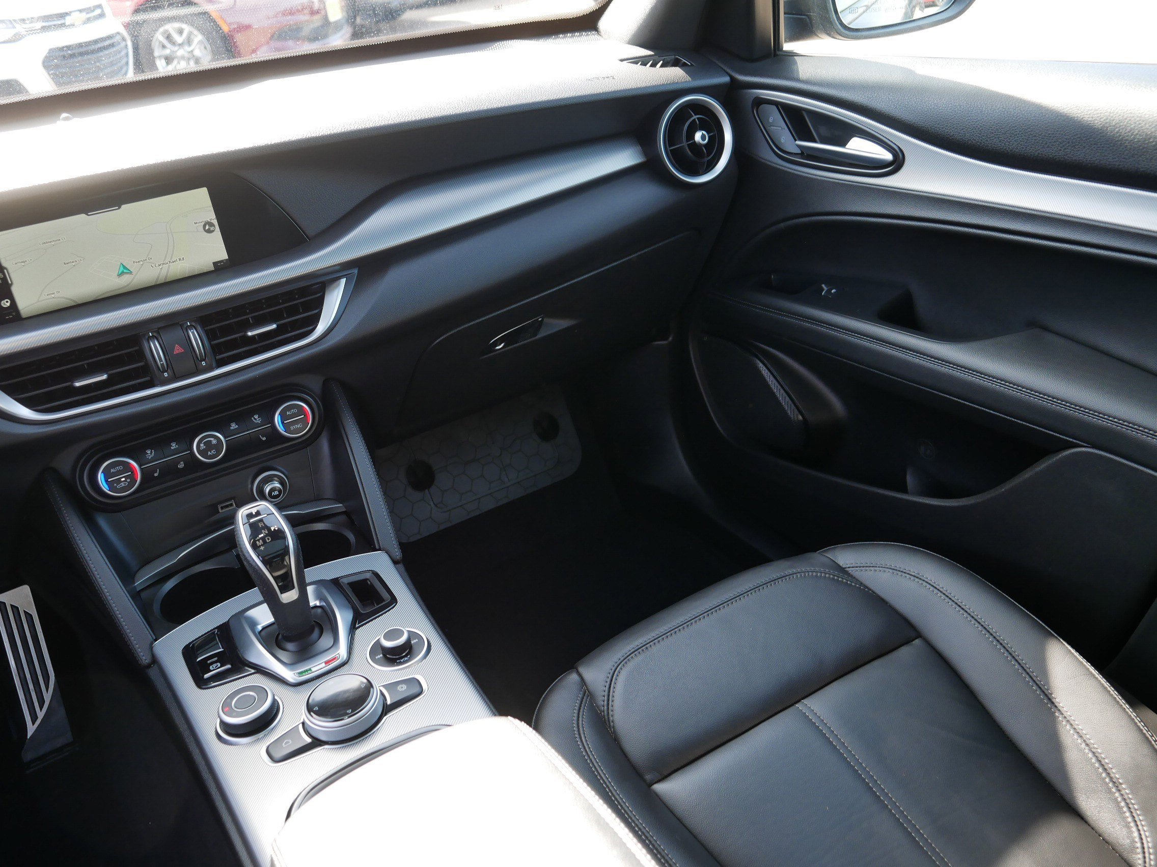 Used 2025 Alfa Romeo Stelvio Sprint w/ Convenience Package image 11