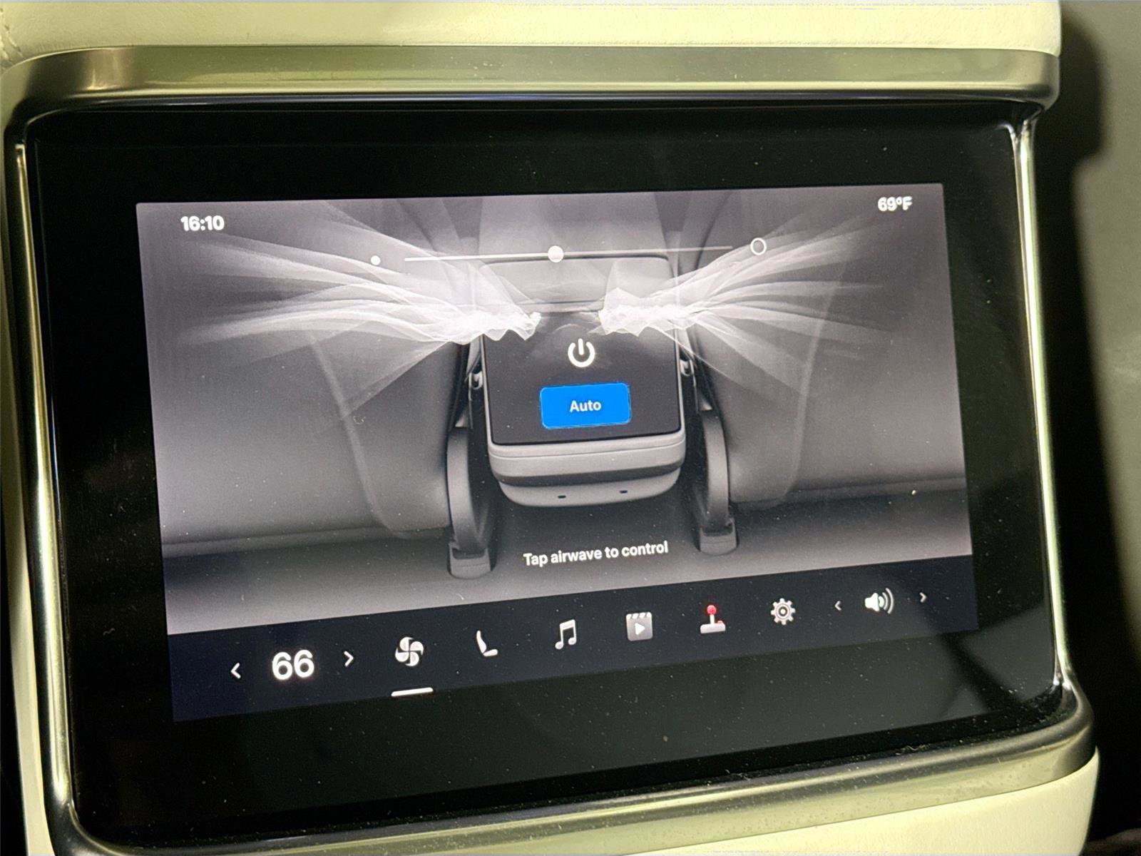 Used 2022 Tesla Model S image 32