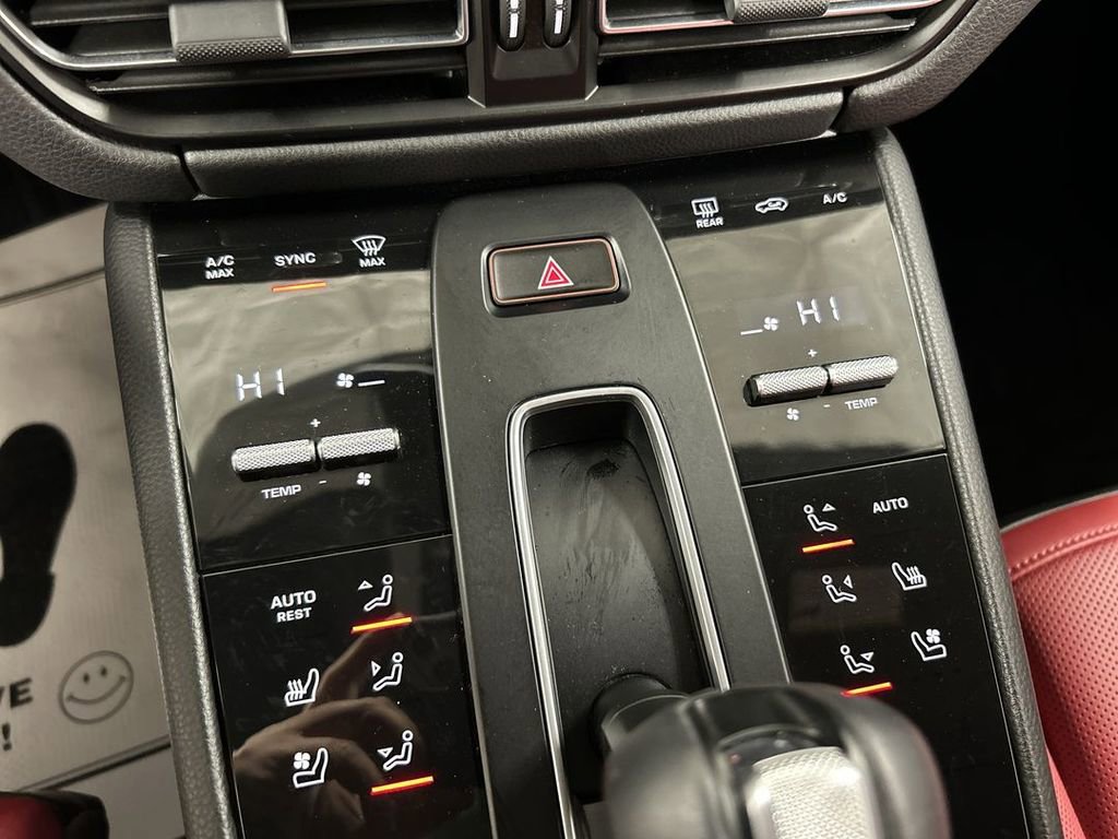 Certified 2025 Porsche Macan image 18