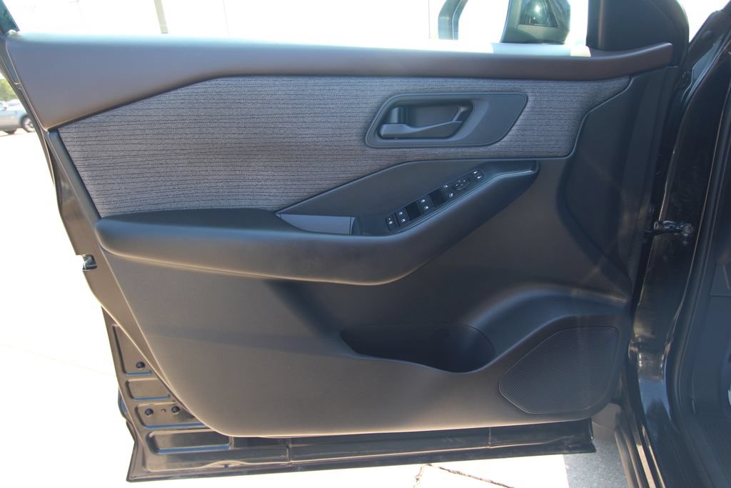 Used 2023 Nissan Rogue S AWD/4WD image 36