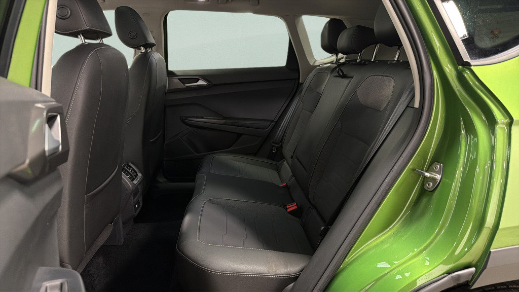Certified 2025 Volkswagen Taos SE AWD/4WD image 40