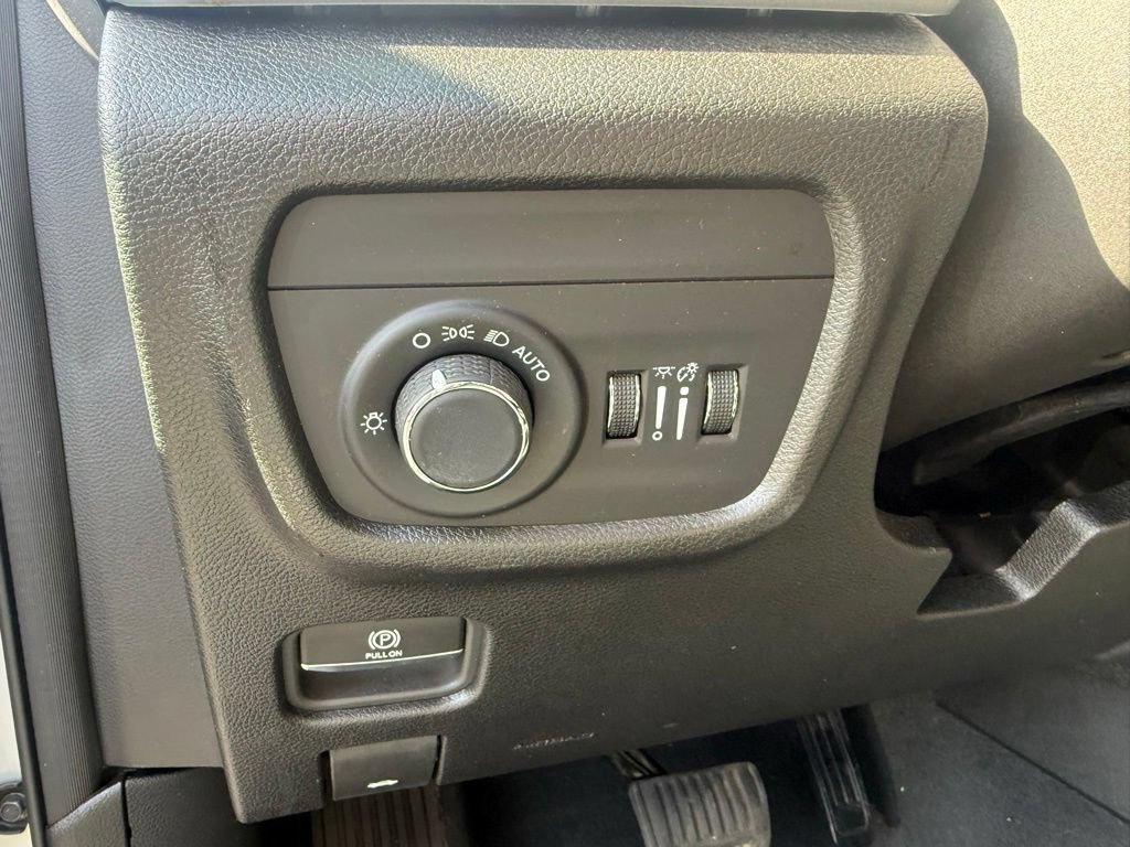 Used 2024 Jeep Grand Cherokee Altitude AWD/4WD image 13