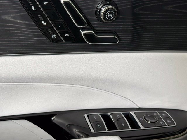 Used 2024 Cadillac Lyriq Luxury RWD image 16