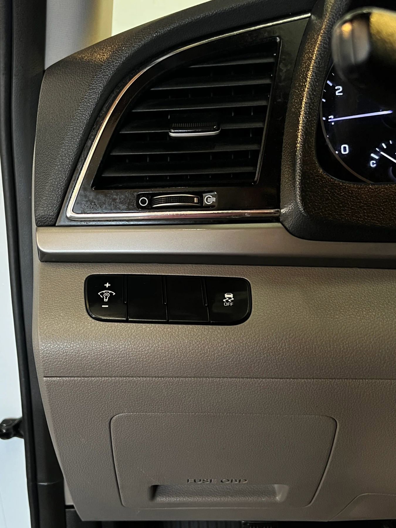 Used 2017 Hyundai Elantra SE image 16