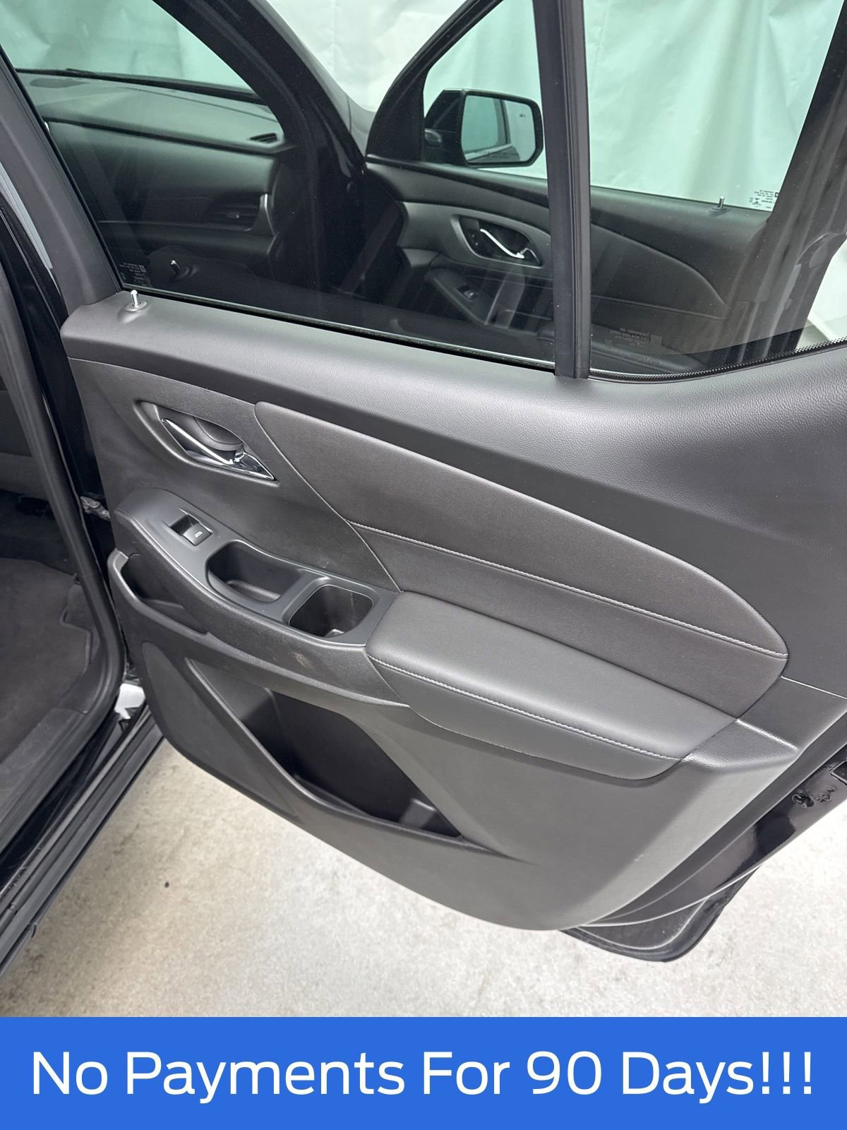 Used 2022 Chevrolet Traverse LT image 33