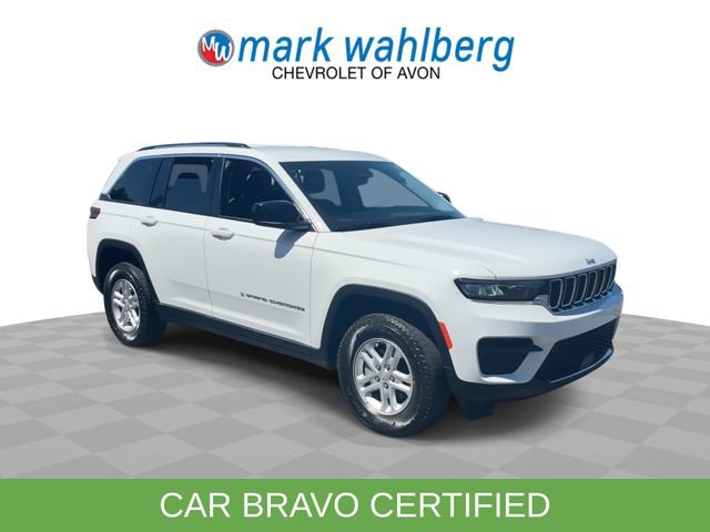 Used 2022 Jeep Grand Cherokee Laredo w/ Luxury Tech Group I AWD/4WD image 2