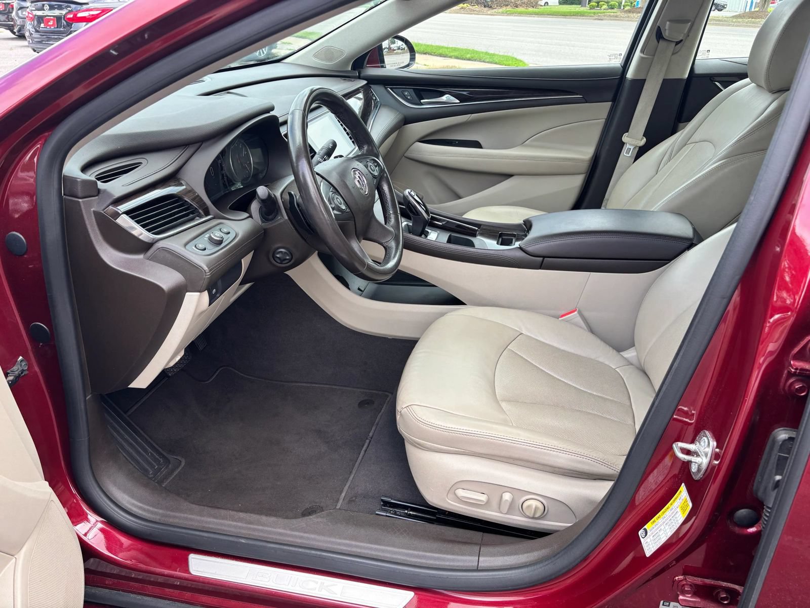 Used 2017 Buick LaCrosse Essence FWD image 10