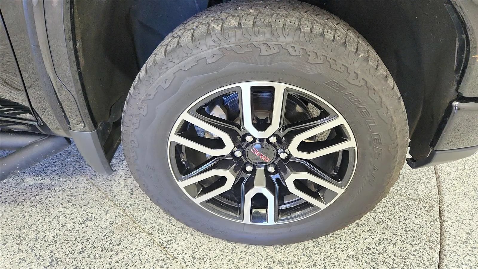 Used 2025 GMC Sierra 1500 AT4 w/ Technology Package AWD/4WD image 13