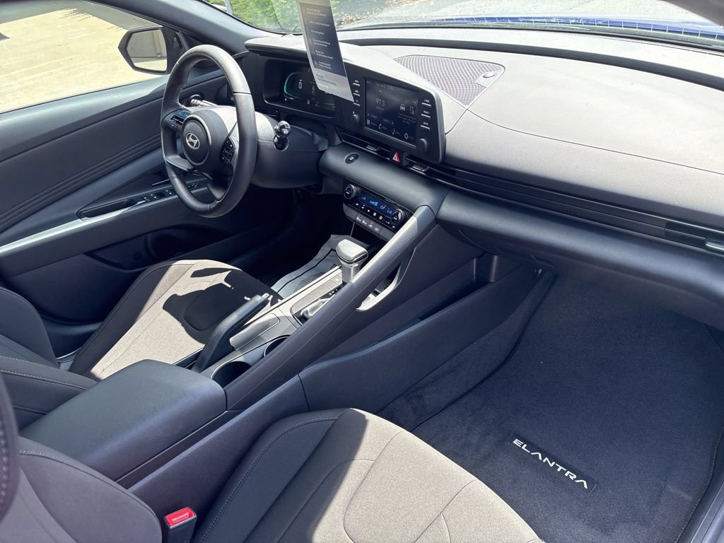 Certified 2025 Hyundai Elantra Sport FWD image 12