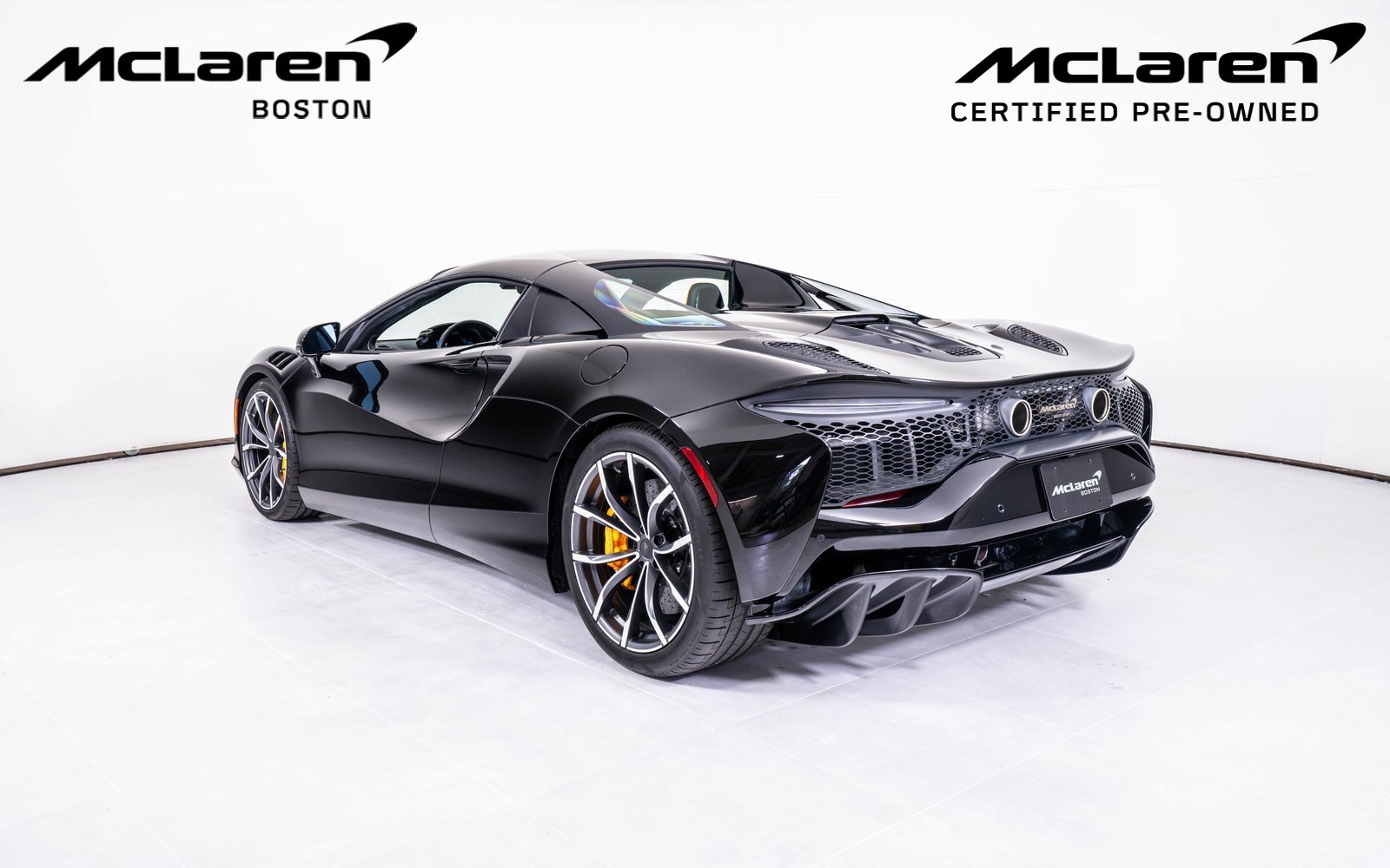 Used 2025 McLaren Artura Spider image 4