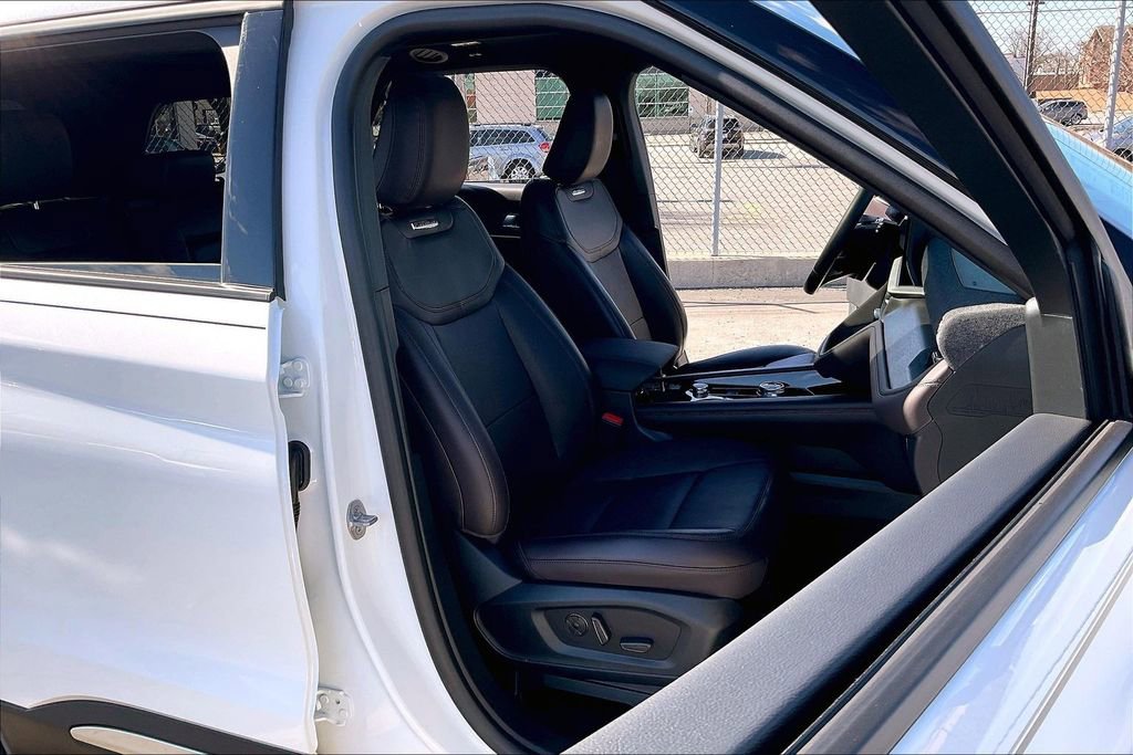 Used 2026 Ford Explorer Platinum image 6