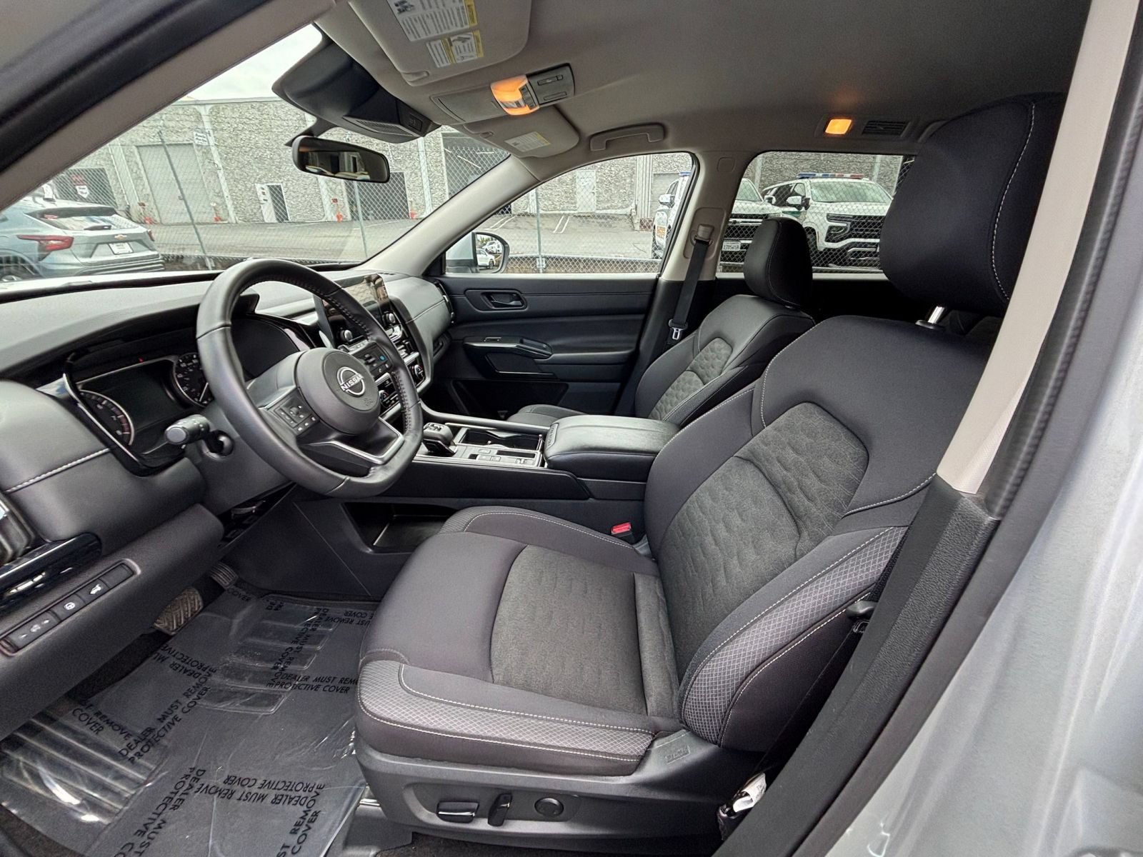 Used 2025 Nissan Pathfinder SV FWD image 29