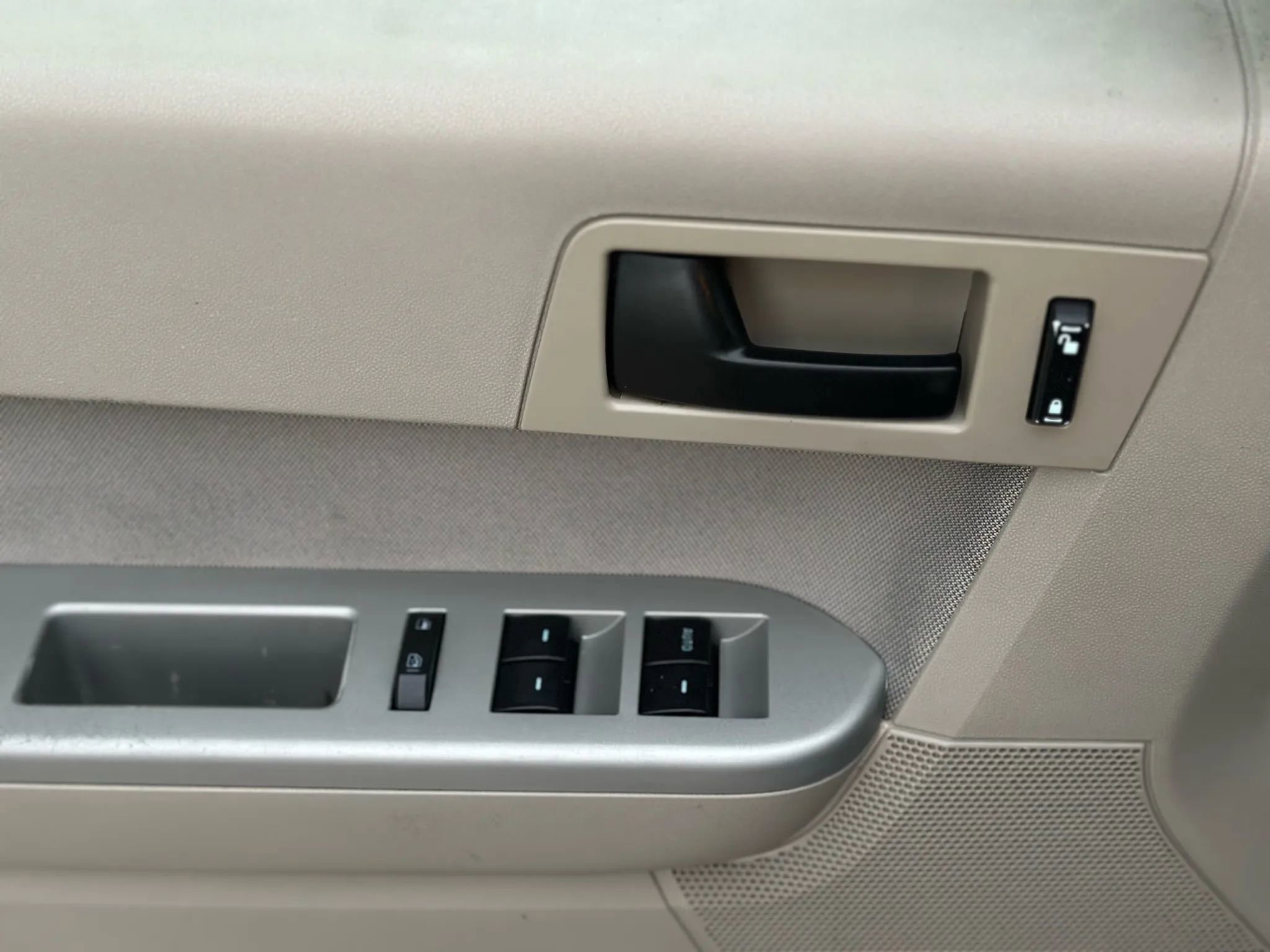 Used 2011 Ford Escape 4WD Hybrid image 17