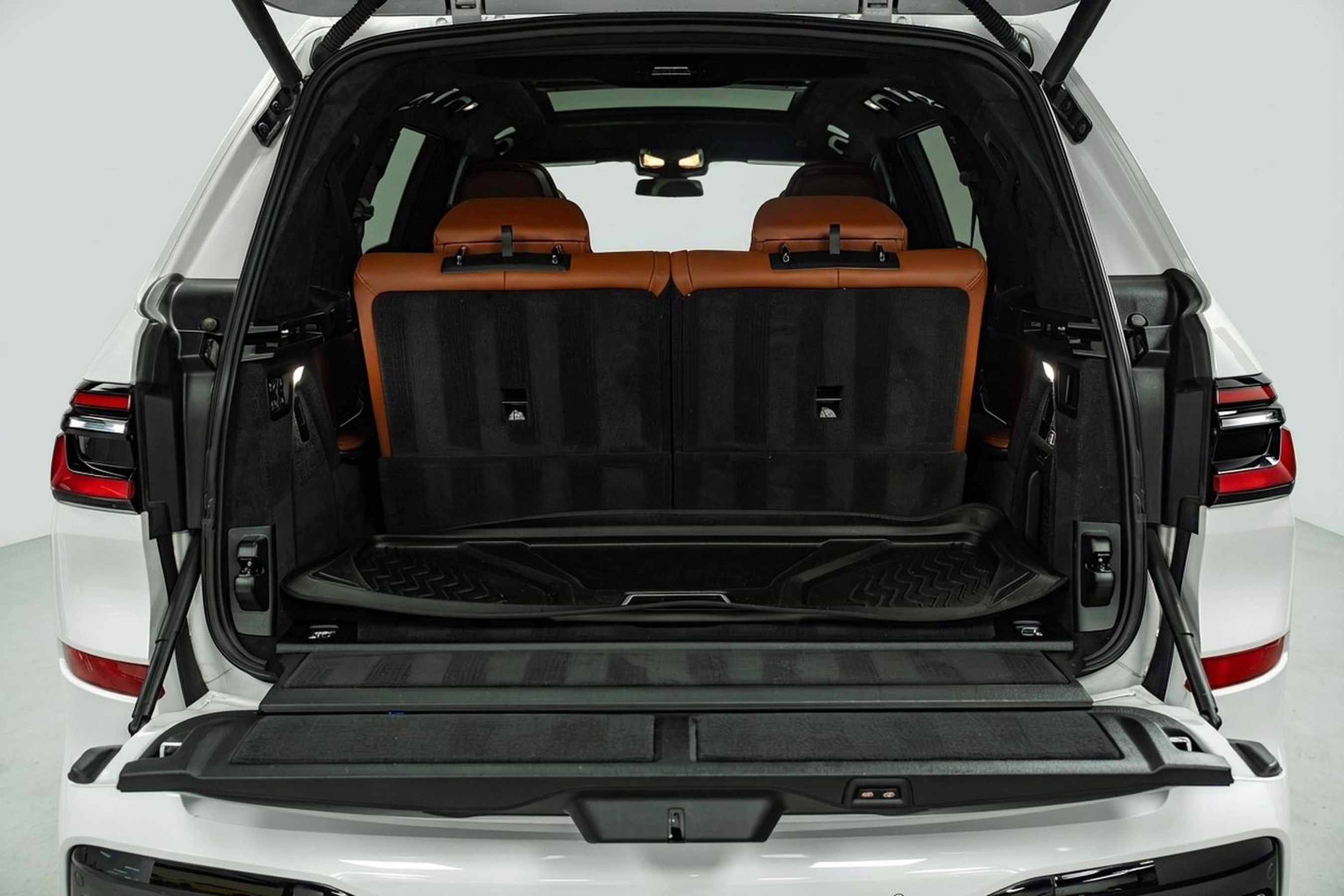 Used 2023 BMW X7 M60i w/ Executive Package image 14