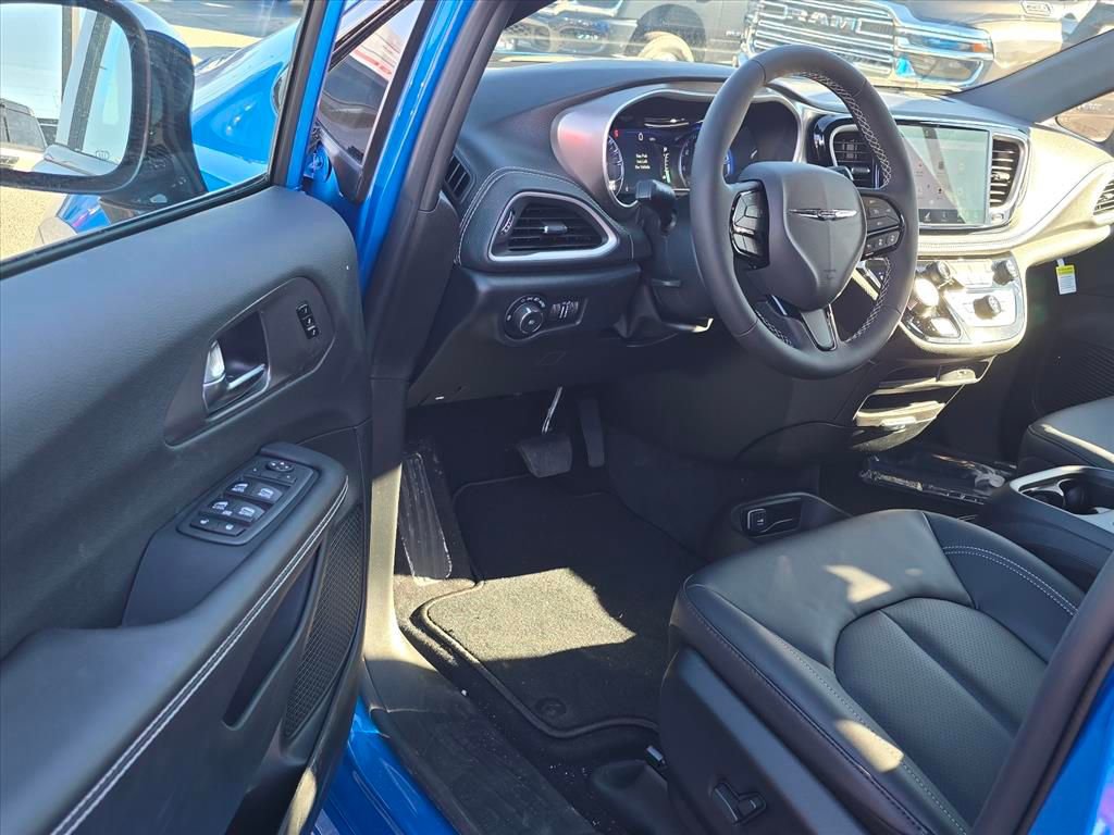 New 2026 Chrysler Pacifica Select w/ S Appearance Package FWD image 4
