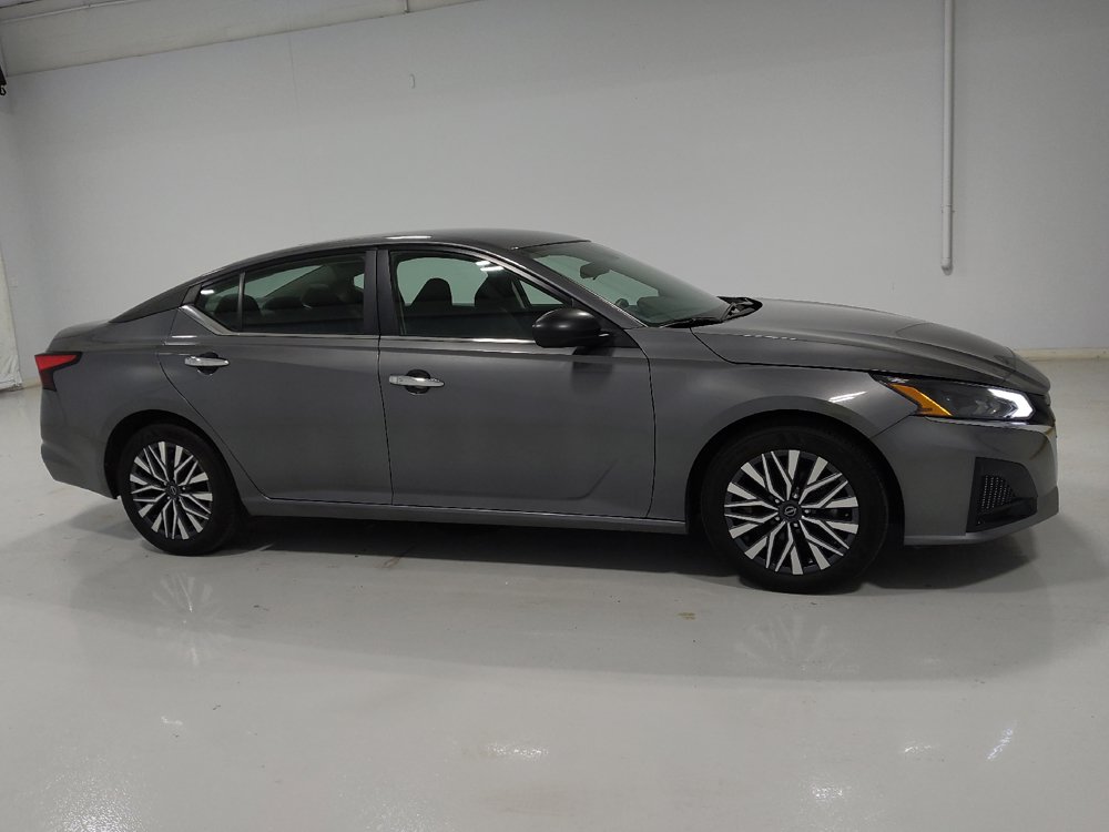 Used 2024 Nissan Altima 2.5 SV FWD image 11
