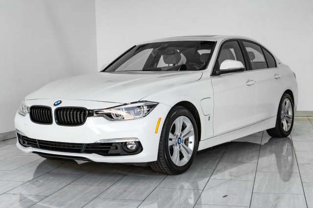 Used 2018 BMW 330e RWD image 4