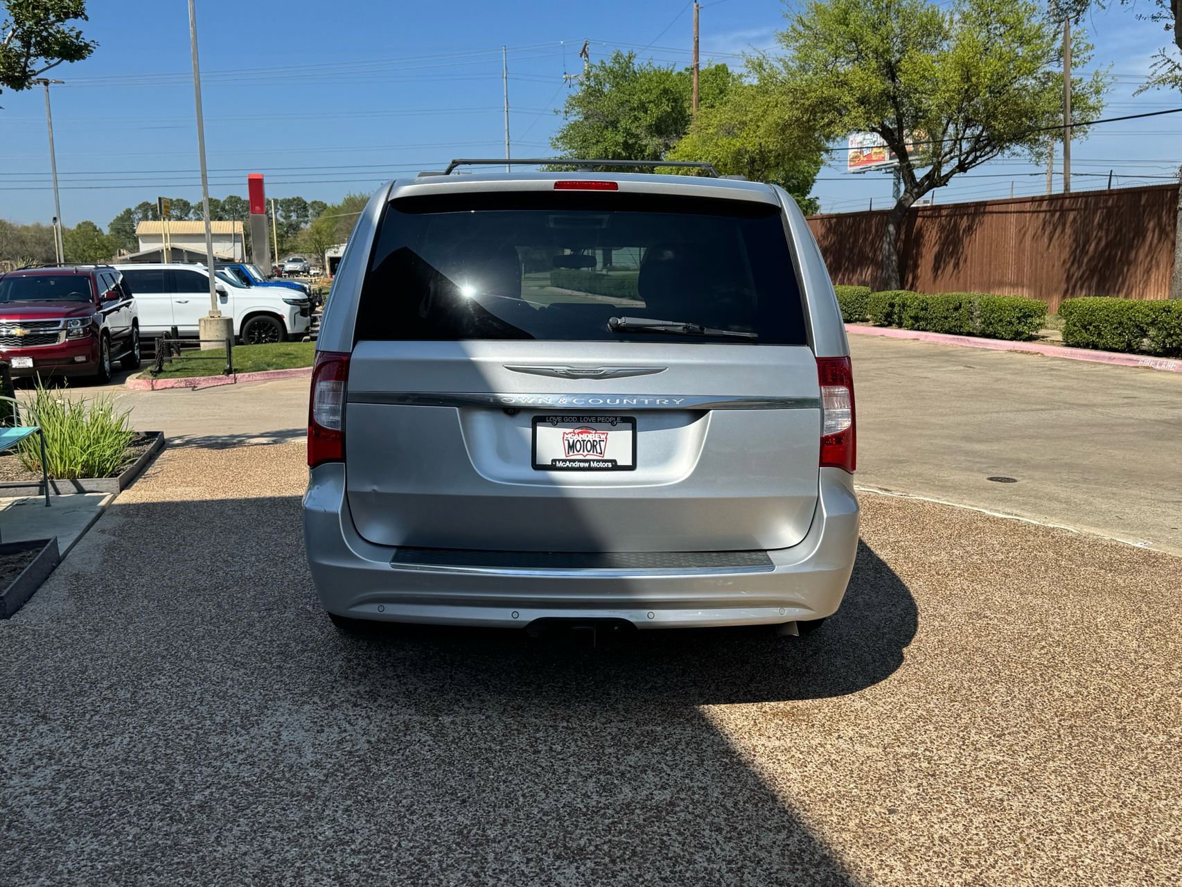 Used 2012 Chrysler Town & Country Touring w/ Entertainment Group #1 FWD image 9