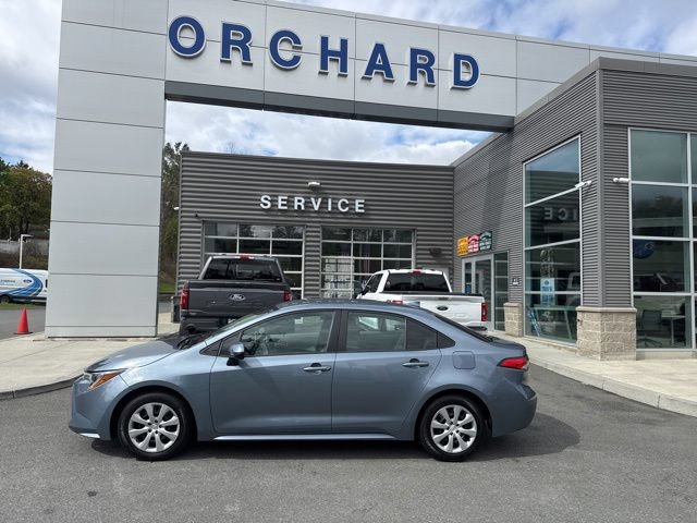 Used 2020 Toyota Corolla LE FWD image 2
