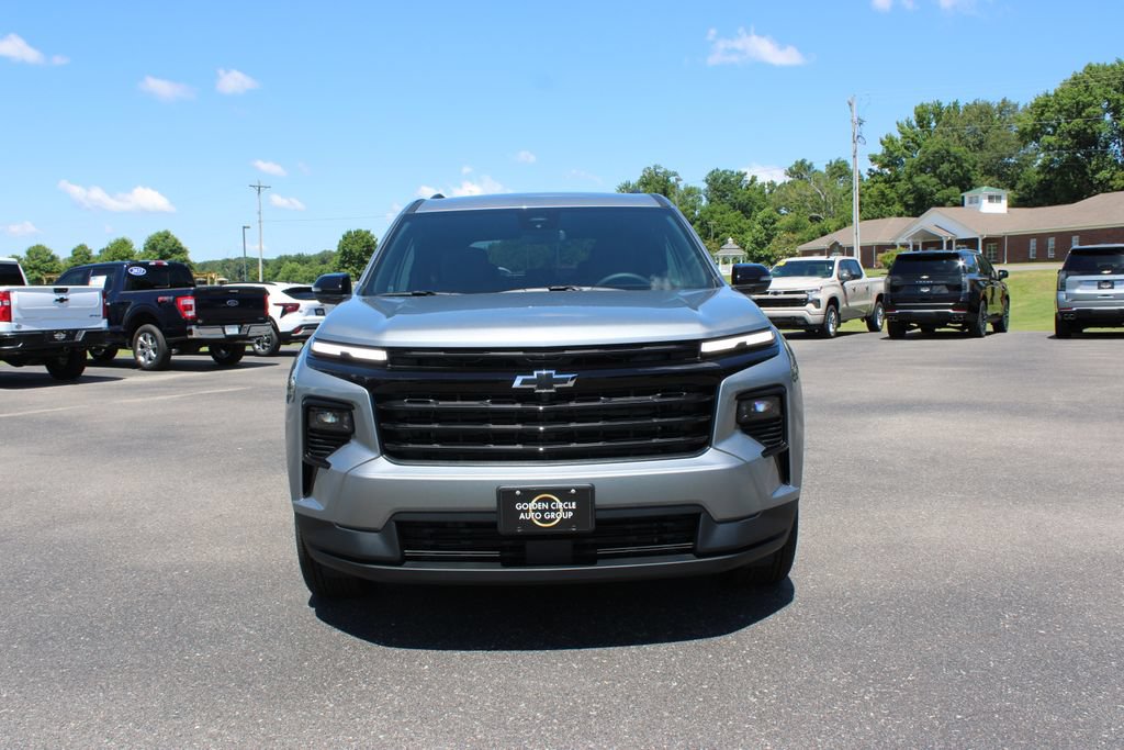 New 2026 Chevrolet Traverse LT w/ Midnight/Sport Edition FWD image 3