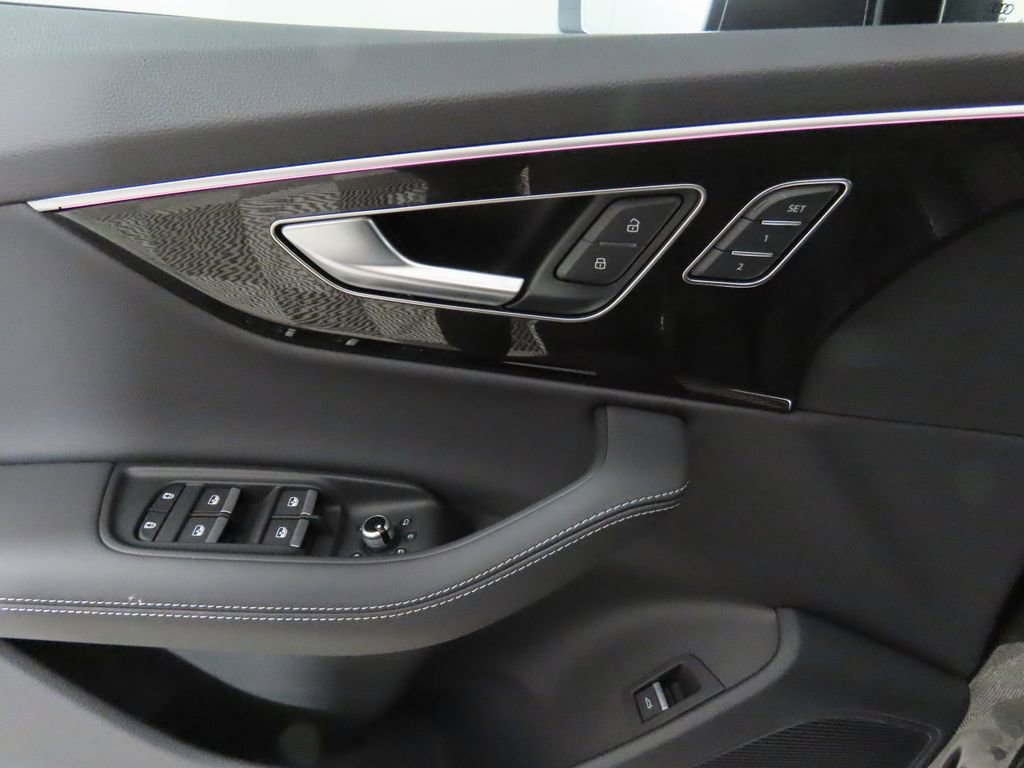 Used 2025 Audi Q7 3.0T Premium Plus w/ Premium Plus Package AWD/4WD image 26
