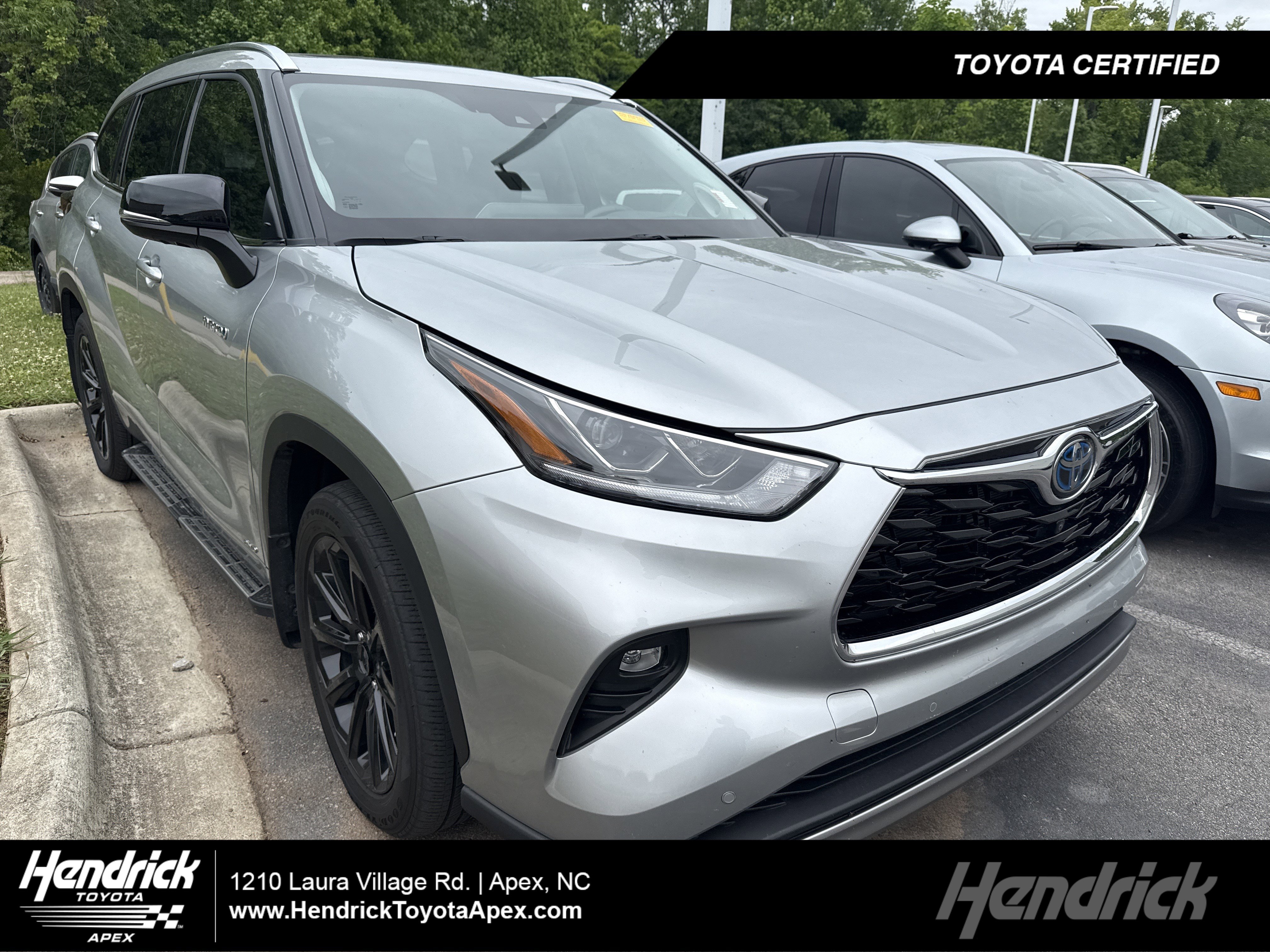Used 2021 Toyota Highlander Platinum AWD/4WD image 1