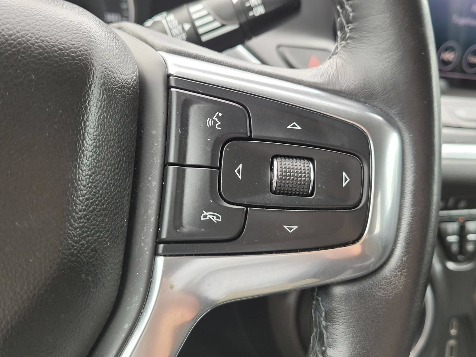 Used 2019 Chevrolet Blazer LT FWD image 28