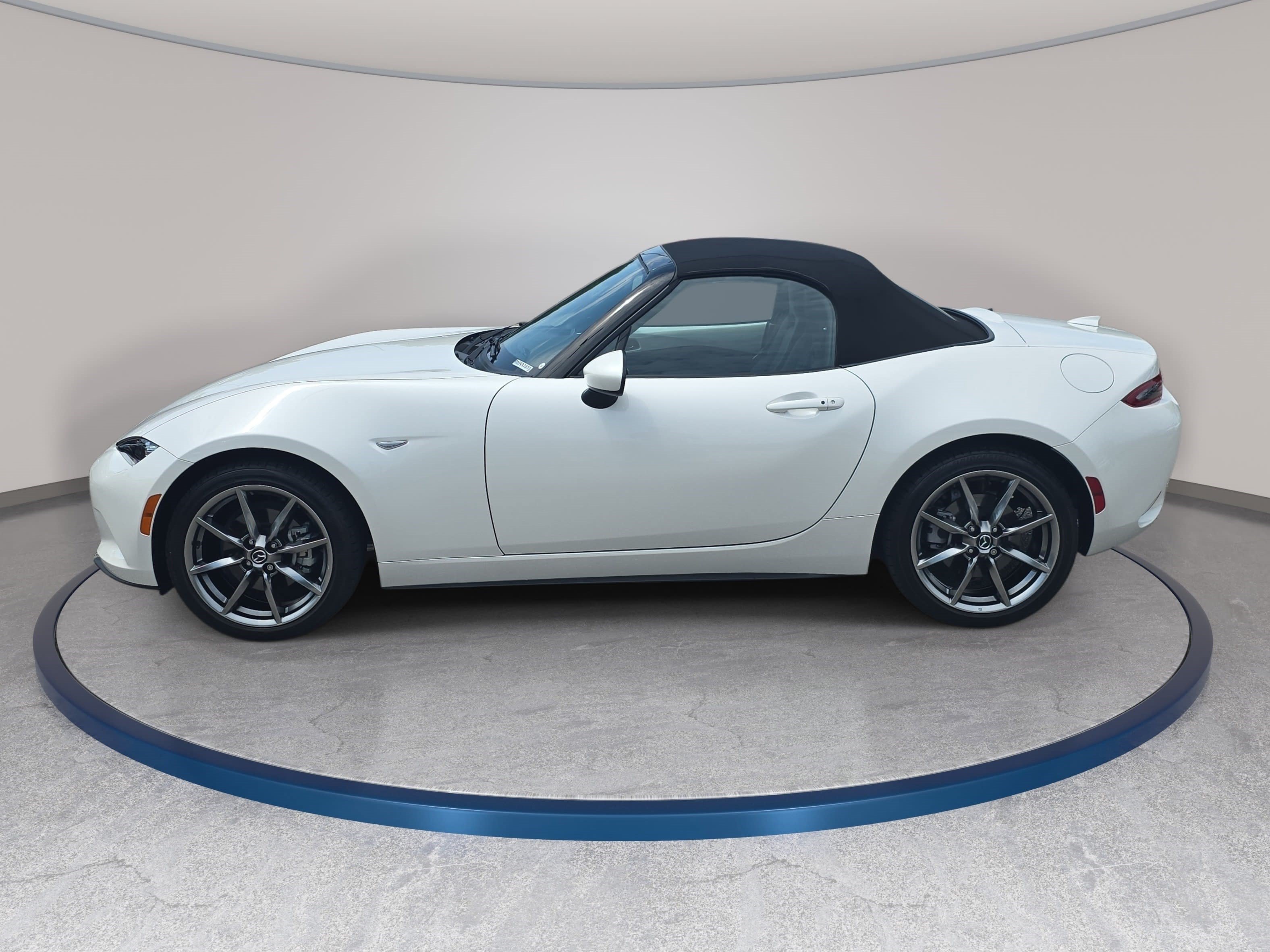Used 2023 MAZDA MX-5 Miata Grand Touring RWD image 5