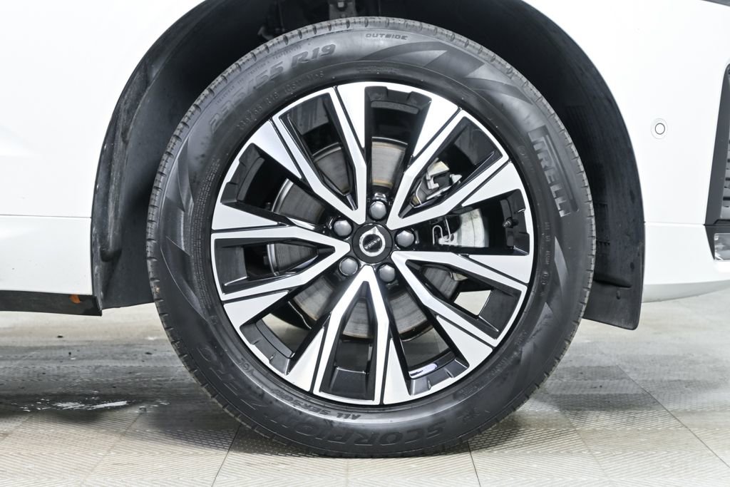 Certified 2024 Volvo XC60 B5 Plus w/ Protection Package Premier AWD/4WD image 38