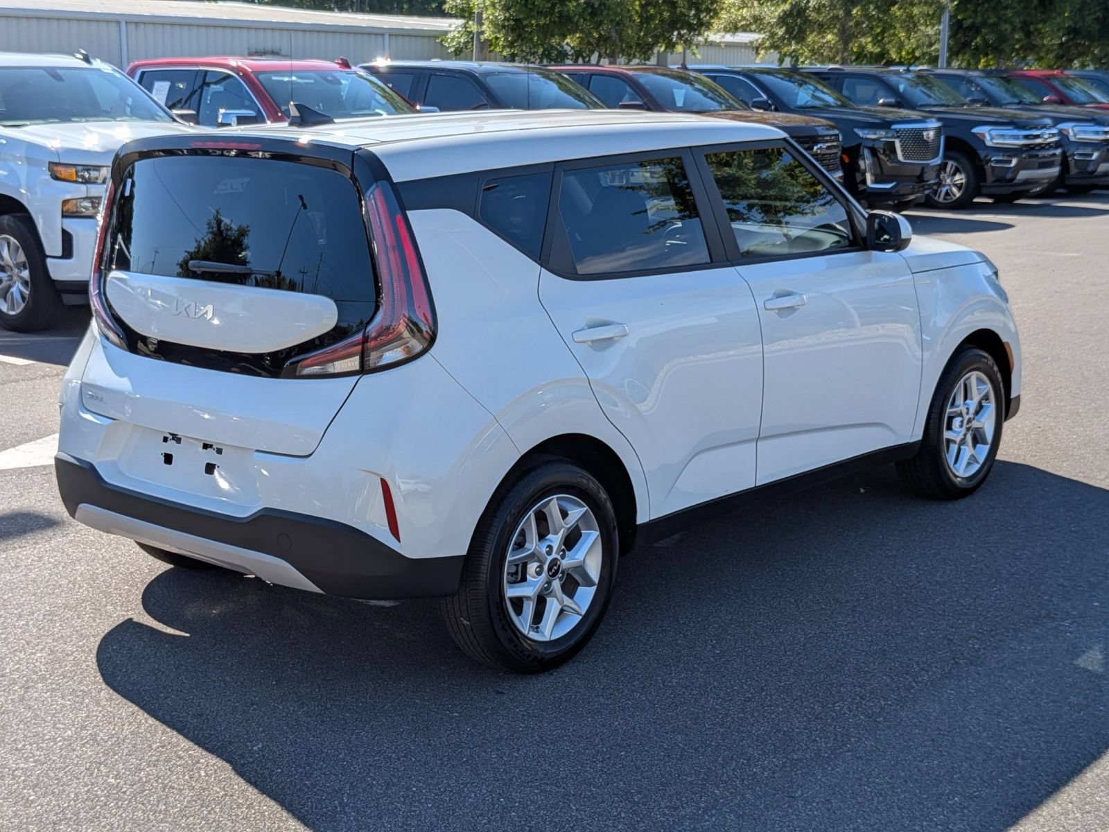 Used 2025 Kia Soul LX FWD image 3