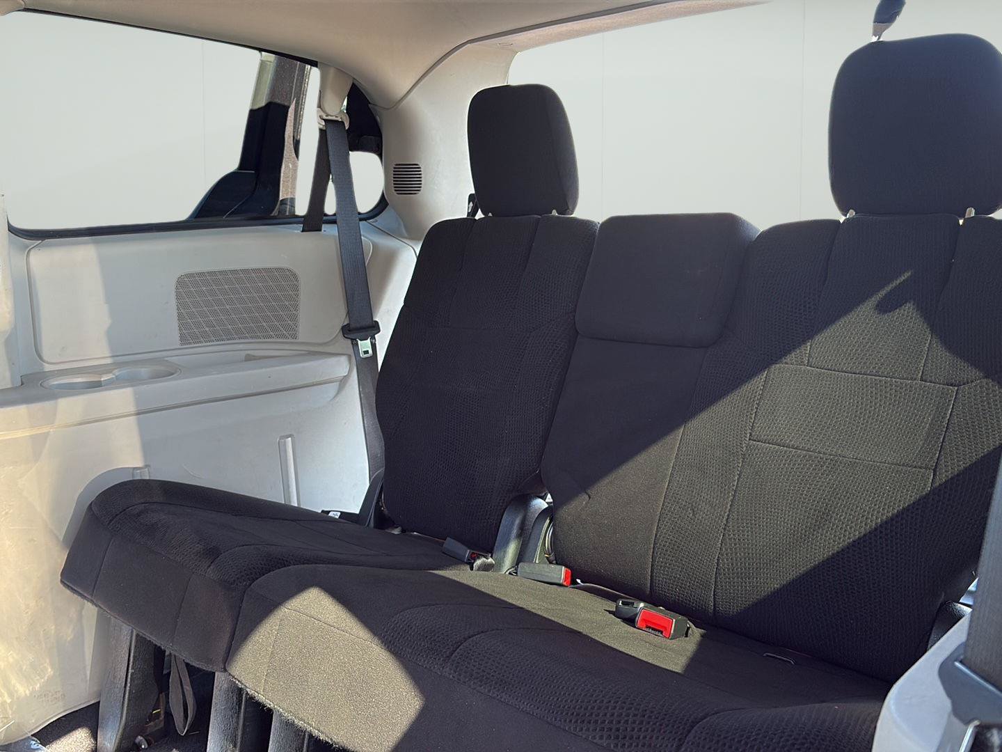 Used 2013 Chrysler Town & Country Touring FWD image 17