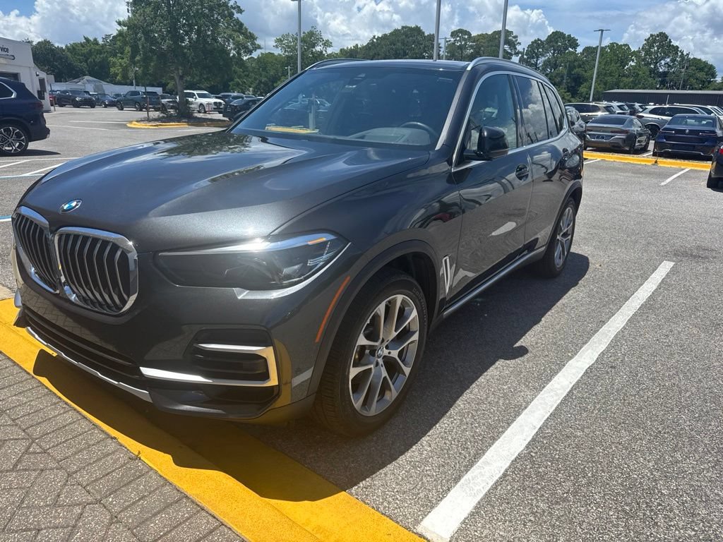 Used 2022 BMW X5 xDrive40i w/ Premium Package AWD/4WD image 1
