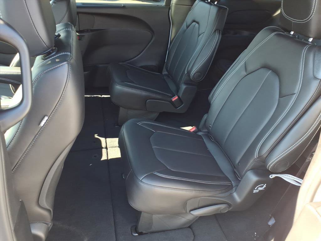 New 2026 Chrysler Voyager LX image 5