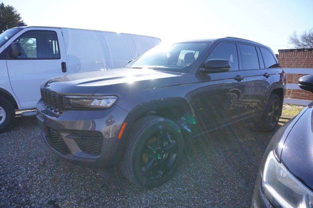 Used 2023 Jeep Grand Cherokee Altitude