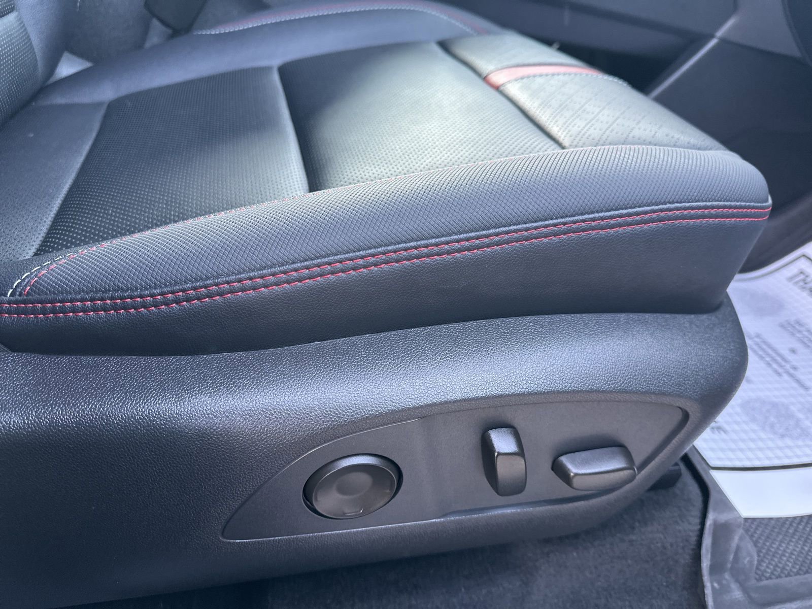 Used 2024 Chevrolet Traverse RS AWD/4WD image 42