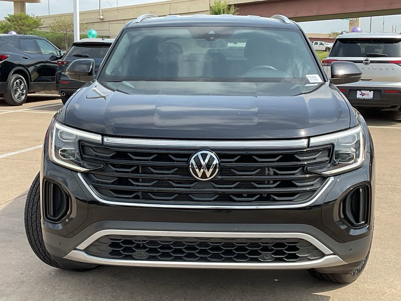 Used 2025 Volkswagen Atlas Cross Sport SE image 3