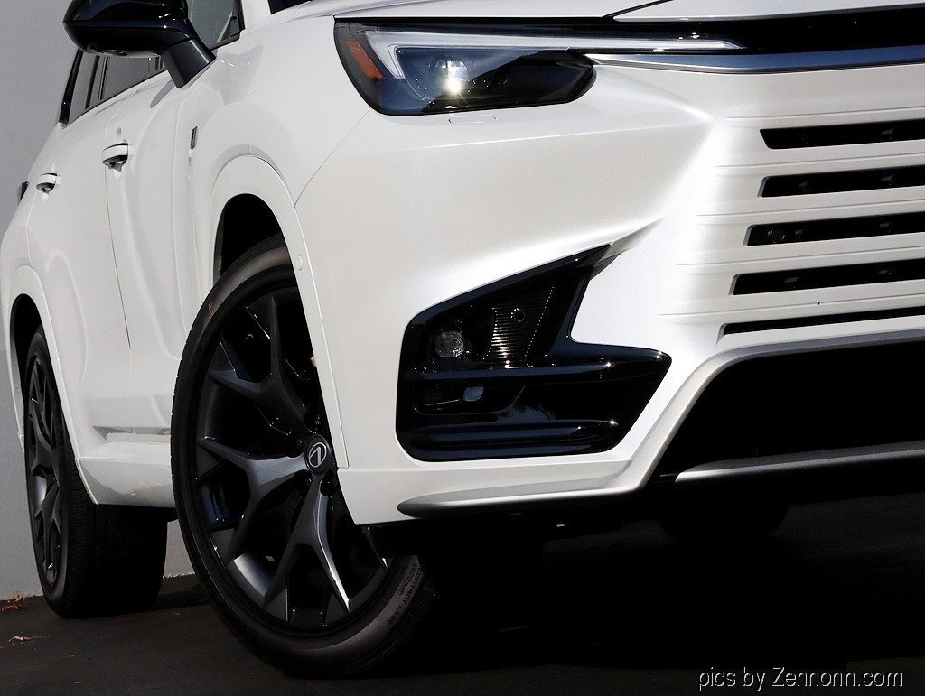 New 2026 Lexus TX 500h AWD image 4