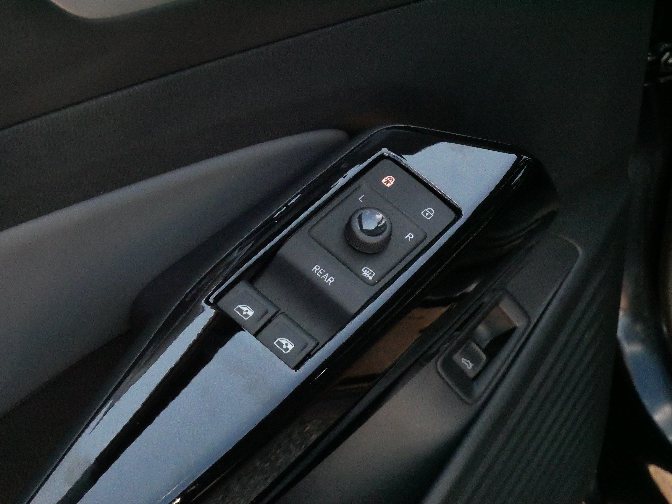 Certified 2024 Volkswagen ID.4 Pro S AWD/4WD image 19