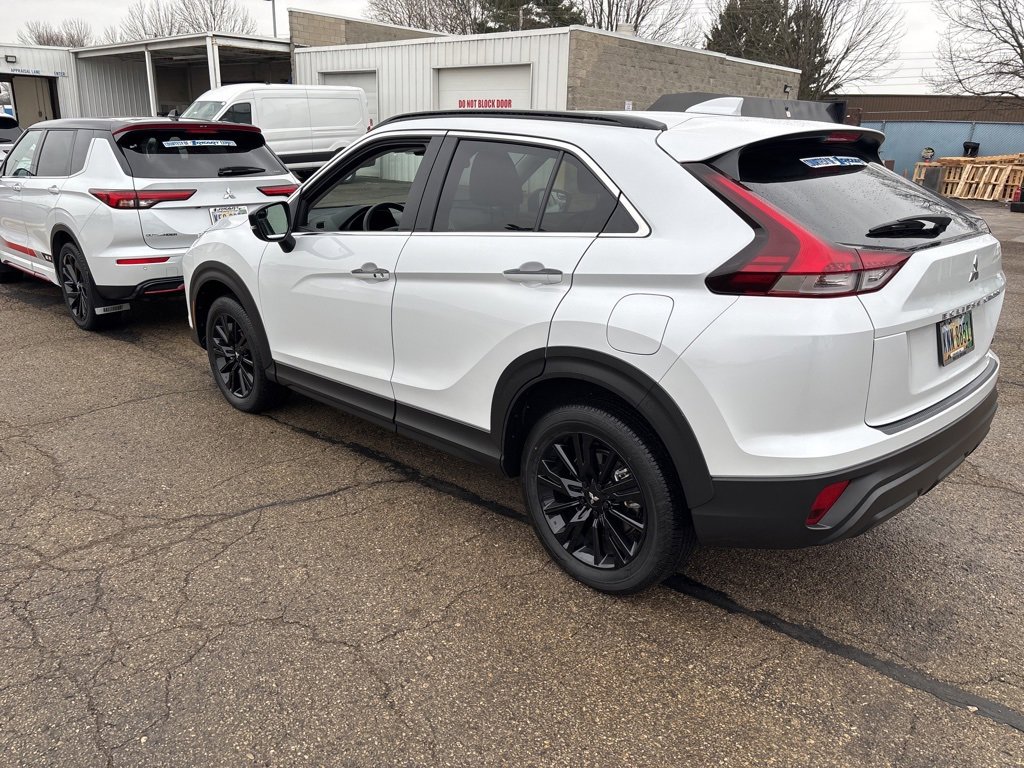 Used 2024 Mitsubishi Eclipse Cross Black Edition image 3