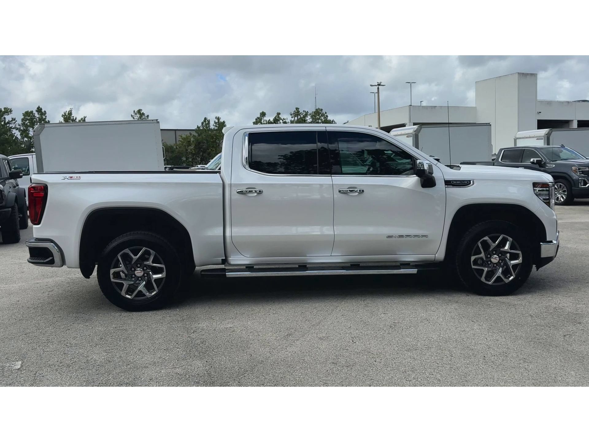 Certified 2023 GMC Sierra 1500 SLT w/ SLT Premium Package AWD/4WD image 9