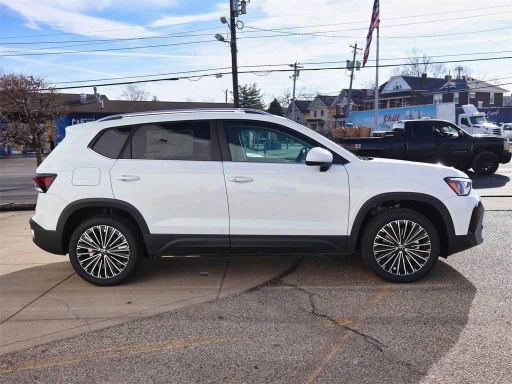 New 2026 Volkswagen Taos SE image 6