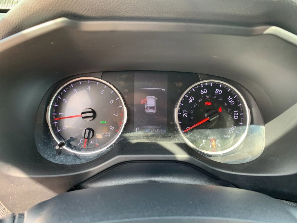 Used 2021 Toyota RAV4 XLE Premium AWD/4WD image 32