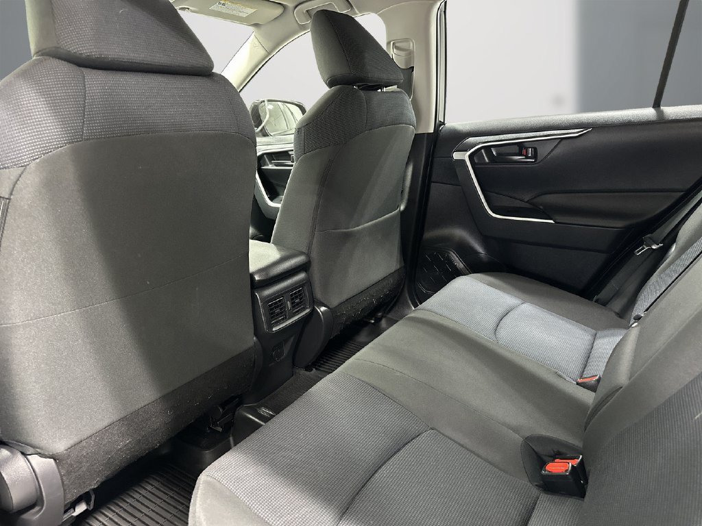 Used 2024 Toyota RAV4 LE AWD/4WD image 15